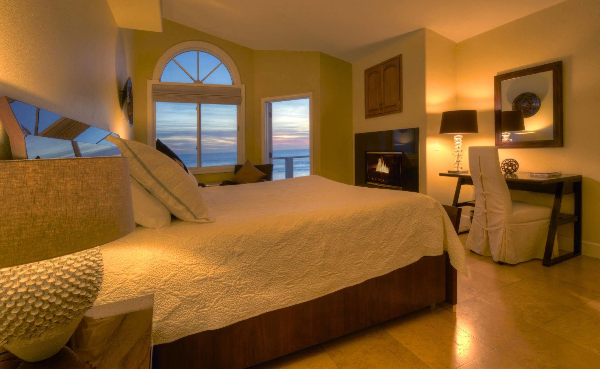 The Oceanfront Stay On Miramarbeach Hmb El Granada Exterior photo